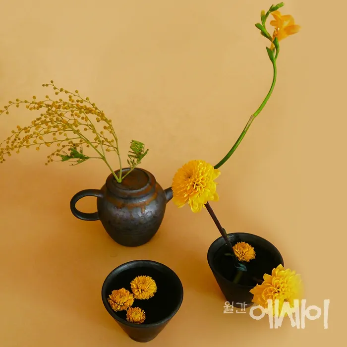 Twelve Months of Swaying Flowers